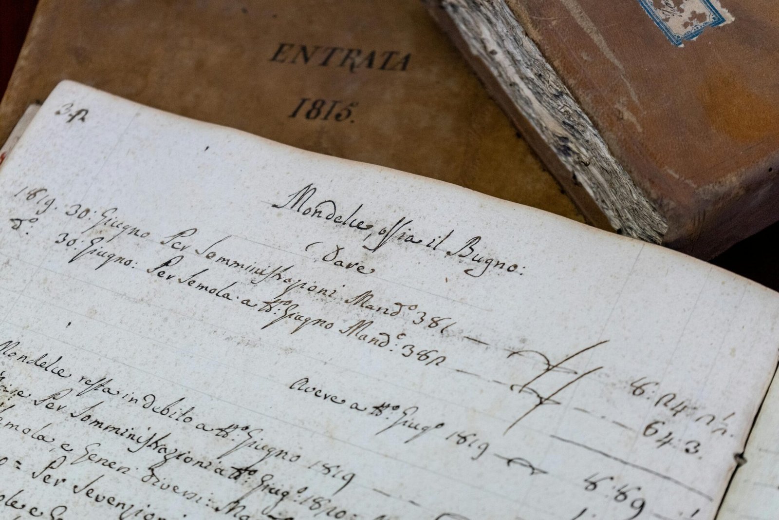 Ein altes Dokument in schöner, mit Füller geschriebenere Handschrift.